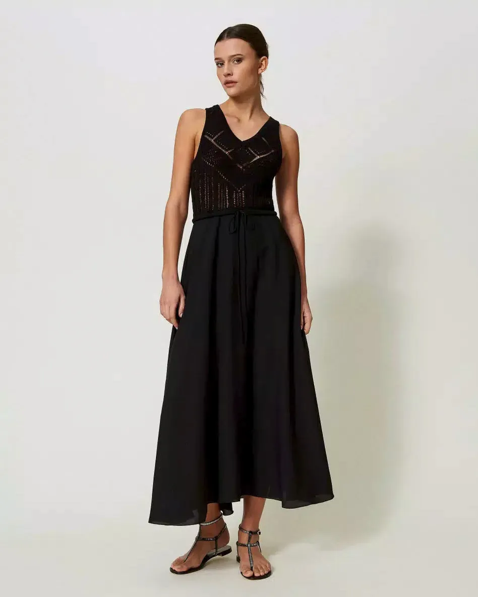 Abito lungo nero con corpetto crochet senza maniche con gonna in viscosa